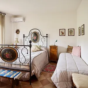 https://villa-poliflora.it-tuscanyhotel.com